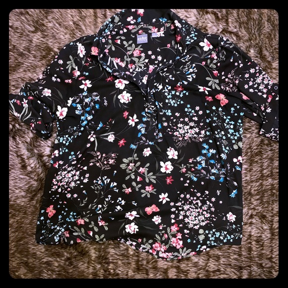 New York & Company Tops - XL floral blouse NY&CO New York & Company Tops - XL floral blouse NY&CO